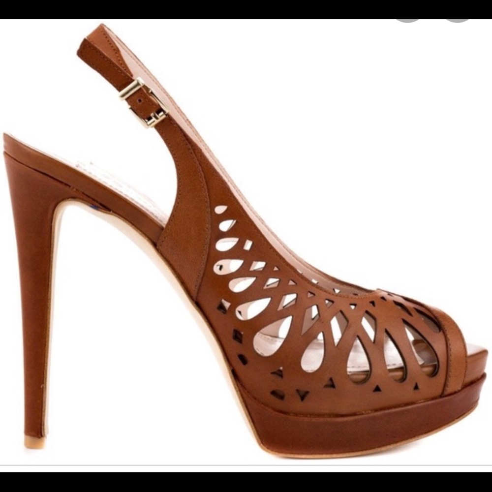 BCBG DUNCAN SLINGBACK HEEL IN BROWN